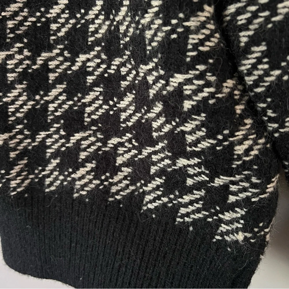 NWT Lush Houndstooth Crew Neck Sweater Medium Preppy Academia Office Career